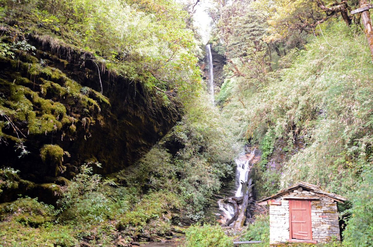 07 Small Waterfall On Trek From Deurali To Banthanti On The Way From Ghorepani To Chomrong 